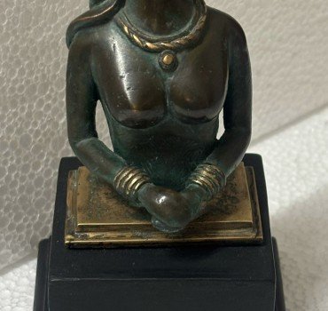  A Lady Bust         